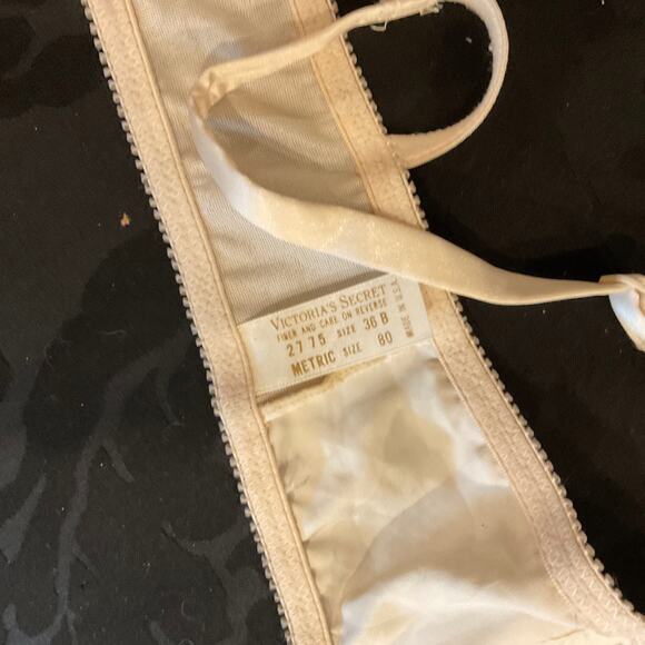 Vintage Victoria's Secret Gold Tag Embroidered Lace Semi-Sheer Bra Size 36B - Picture 4 of 4